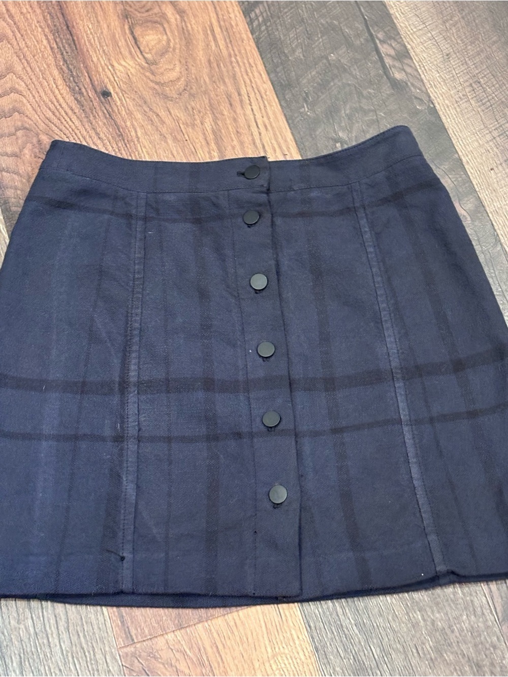 LOFT Blue and Black Plaid Button-Down  Skirt in size 6 classic design! - Picture 2 of 13
